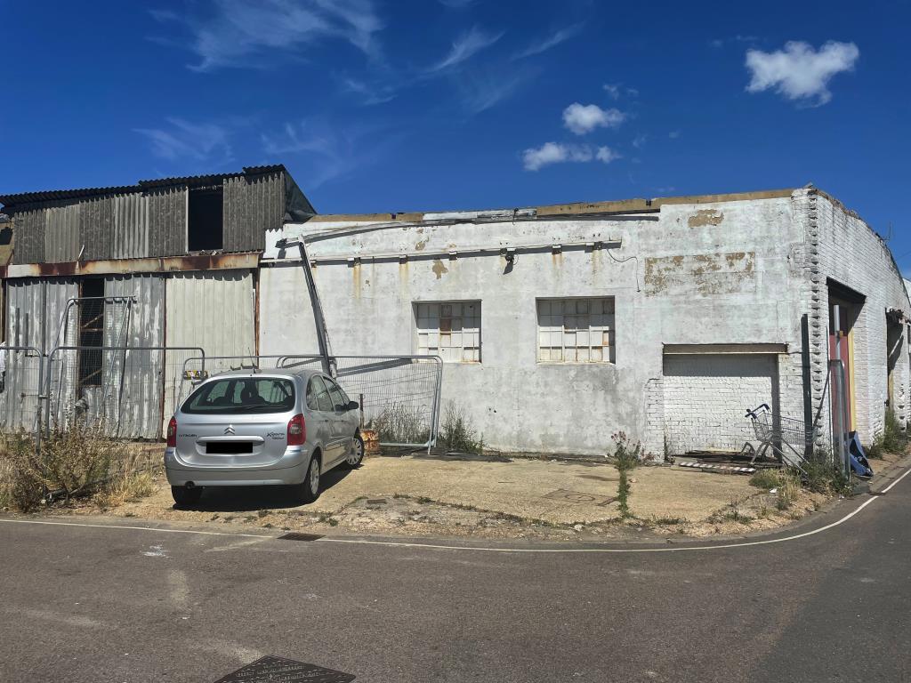 Lot: 45 - COMMERCIAL SITE WITH MIXED USE CONSENT -